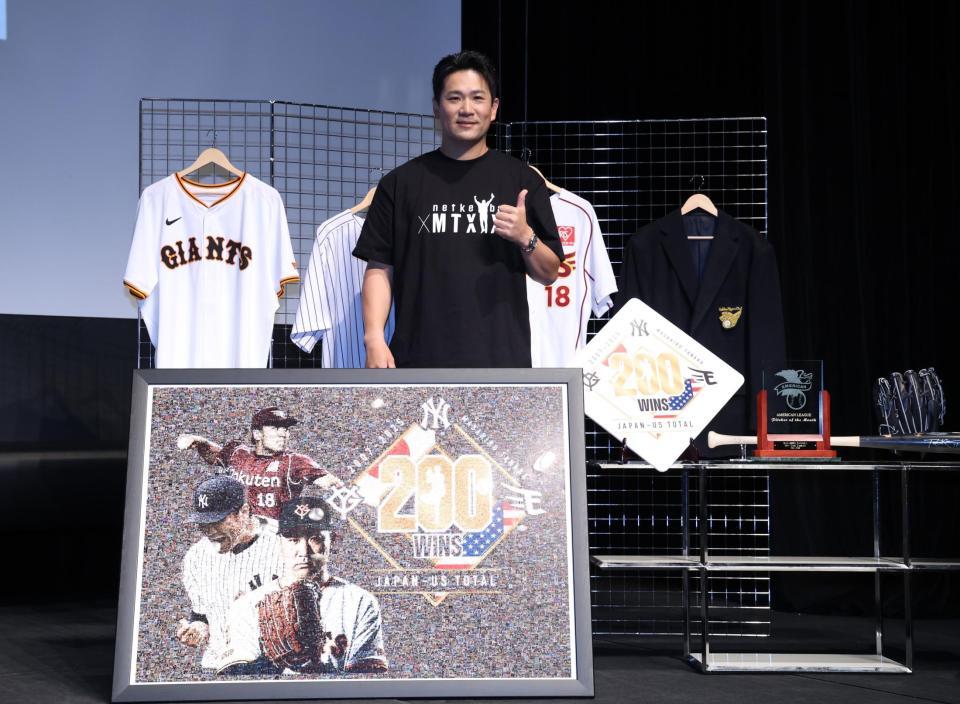 ポーズを決める田中将（撮影・佐々木彰尚）