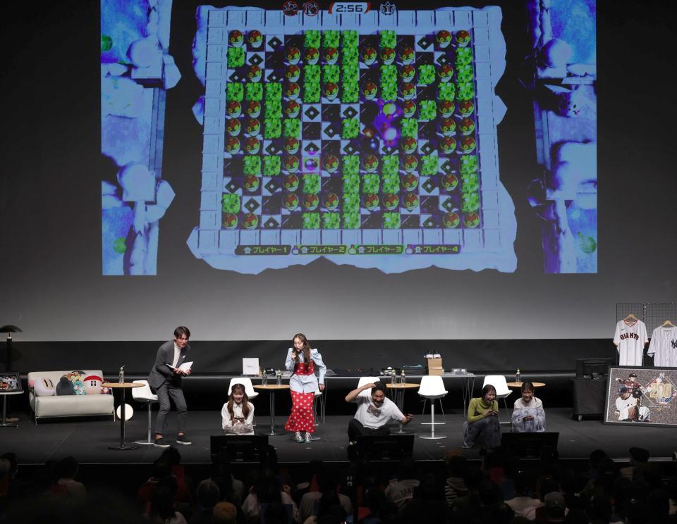ゲームで盛り上がる（左から上重聡アナウンサー、）佐々木彩夏、百田夏菜子、田中将、玉井詩織、高城れに（撮影・佐々木彰尚）