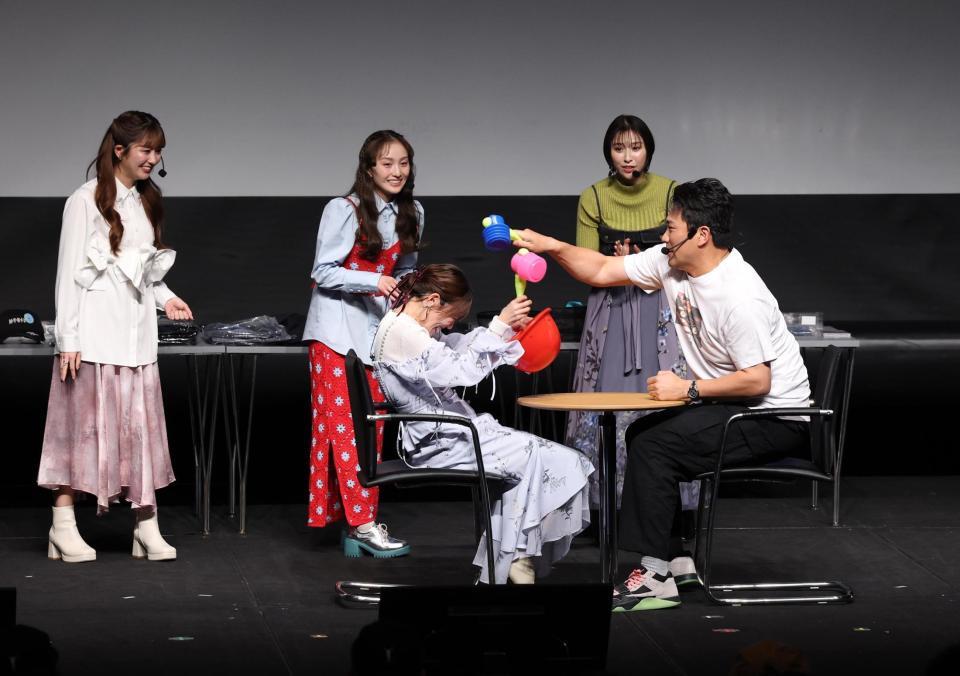 ゲームで高城れにに勝った田中将（撮影・佐々木彰尚）