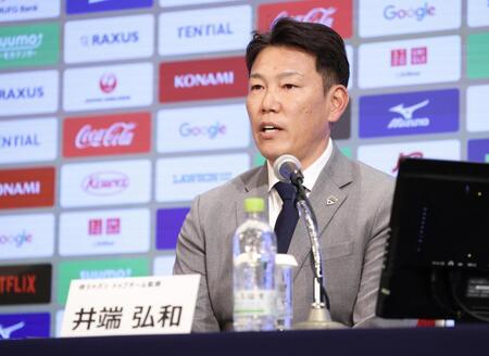 ＷＢＣ出場予定メンバーを発表した侍ジャパン・井端弘和監督（撮影・伊藤笙子）
