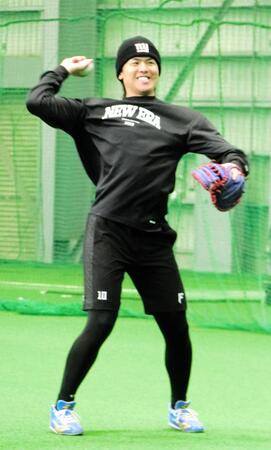 キャッチボールをする清水優