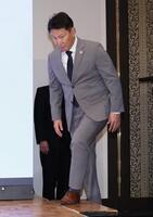 ＷＢＣ出場予定メンバー発表記者会見に登壇する侍ジャパン・井端弘和監督（撮影・伊藤笙子）