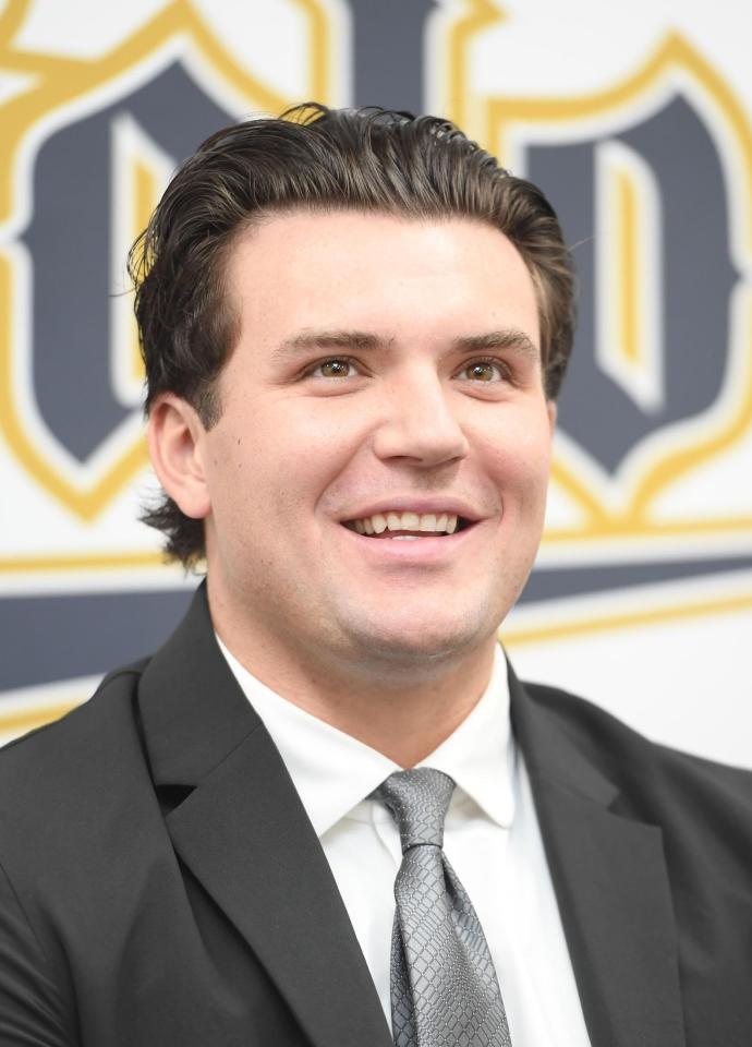 会見するボブ・シーモア（撮影・高部洋祐）