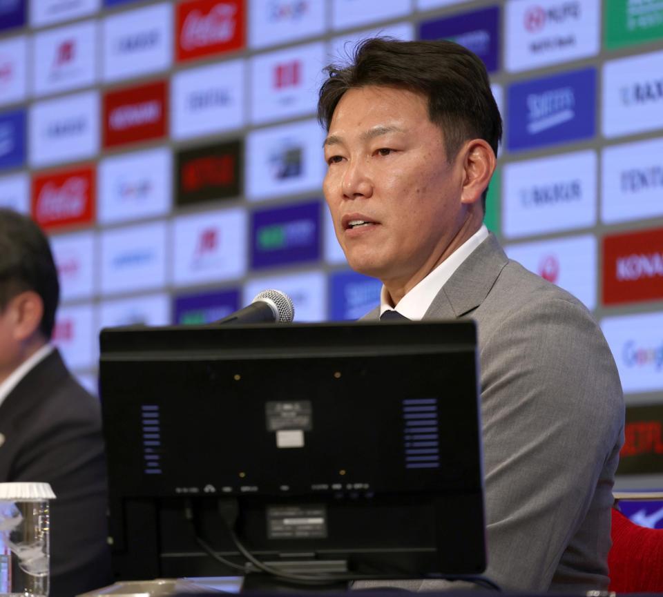 ＷＢＣ出場予定選手の選考理由を説明する侍ジャパン・井端監督（撮影・伊藤笙子）