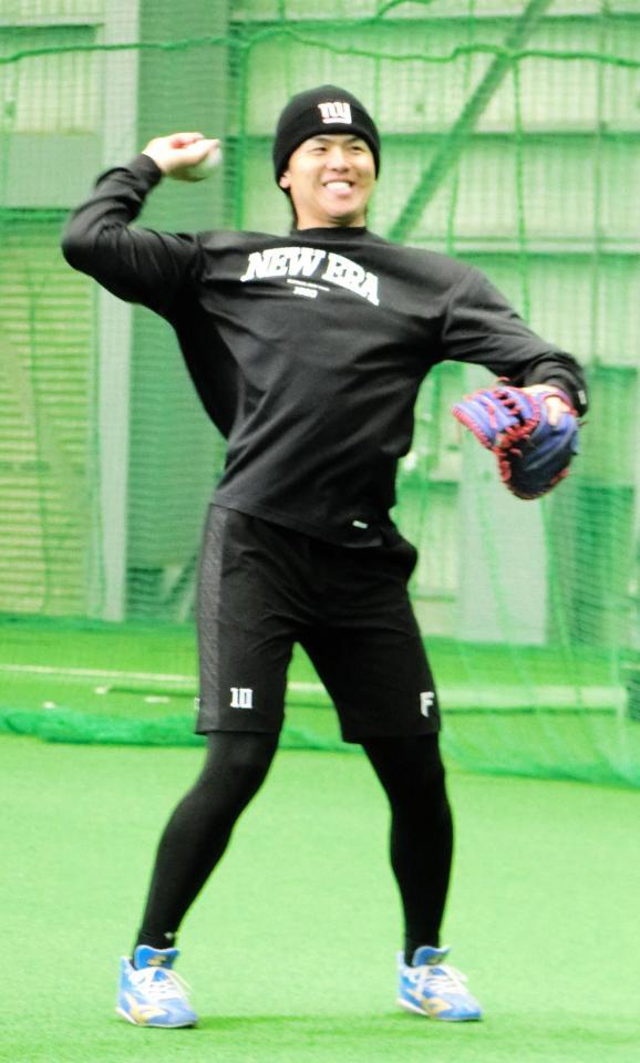 キャッチボールをする清水優