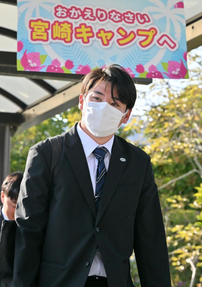 宮崎空港に到着した竹丸