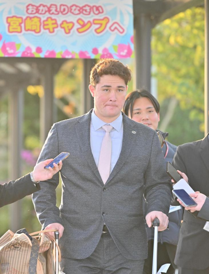 宮崎空港に到着したリチャード