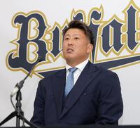 契約更改を終え、会見をする杉本（撮影・中田匡峻）