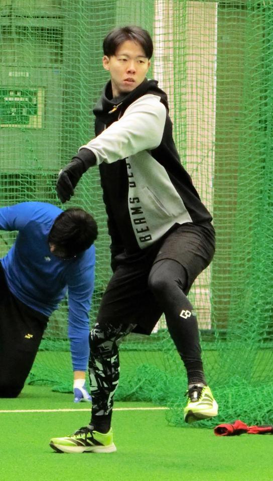 投球フォームを確認するドラフト１位・大川