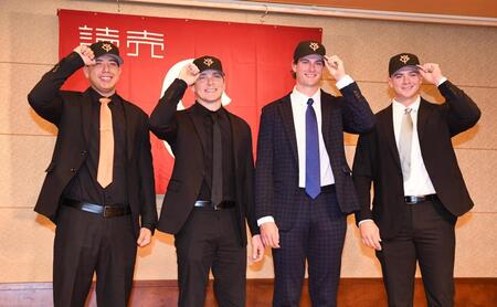 活躍を誓う（左から）ブライアン・マタ、スペンサー・ハワード、フォレスト・ウィットリー、ボビー・ダルベック（撮影・園田高夫）