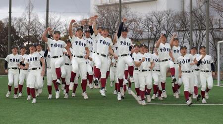 選抜出場が決まり、喜びを爆発させる大阪桐蔭ナイン（撮影・坂部計介）