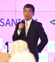 センバツ出場が決定しあいさつする佐野日大・麦倉洋一監督（撮影・開出牧）