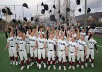 センバツ出場を決め、帽子を投げて喜ぶ大阪桐蔭ナイン（撮影・坂部計介）