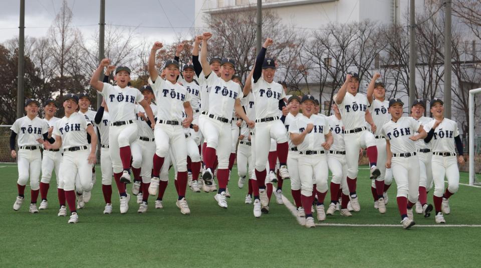 選抜出場が決まり、喜びを爆発させる大阪桐蔭ナイン（撮影・坂部計介）