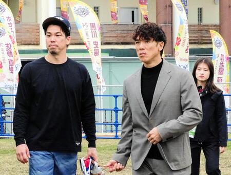 楽天キャンプ地を訪れた松井稼頭央氏（右）と前田健