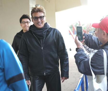 イベントのため、球場入りする新庄監督（撮影・西岡正）