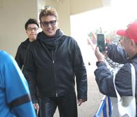 イベントのため、球場入りする新庄監督（撮影・西岡正）