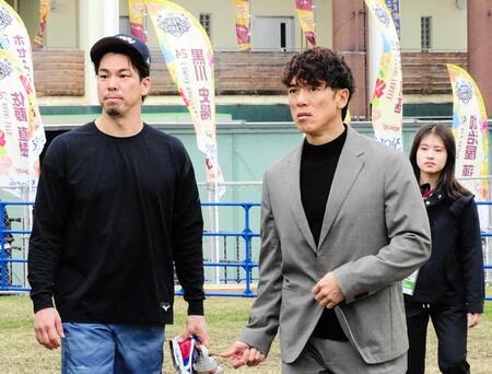 　楽天キャンプ地を訪れた松井稼頭央氏（右）と前田健