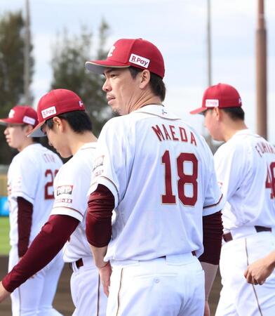 １８番のユニホーム姿の前田健（撮影・佐々木彰尚）