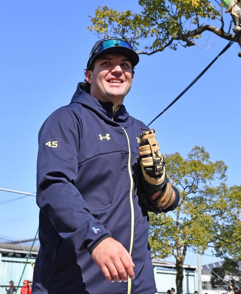 笑顔を見せるシーモア（撮影・中田匡峻）