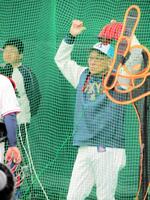 投手陣に熱視線を送った池山監督