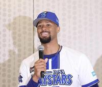 会見をするデュプランティエ（撮影・佐々木彰尚）