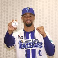 入団会見をしたデュプランティエ（撮影・佐々木彰尚）