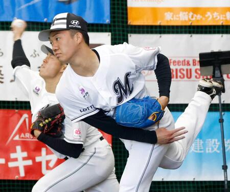 　ブルペンで投げ込む石垣元