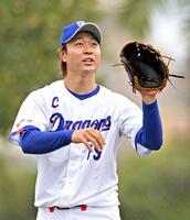 キャッチボールする高橋宏