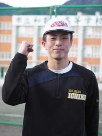 　グラウンドでガッツポーズする市和歌山・丹羽