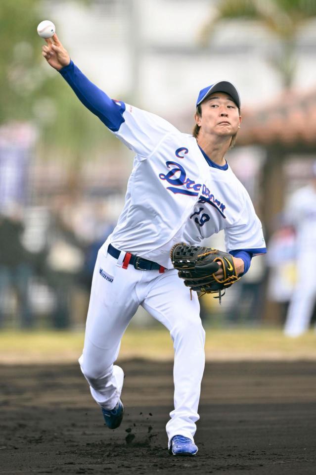 キャッチボールする高橋宏