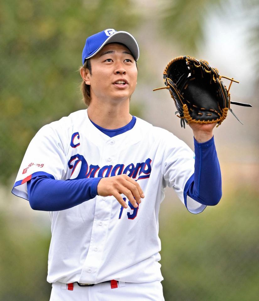 キャッチボールする高橋宏