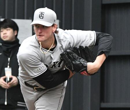 今キャンプで初めてブルペン入りしたウィットリー（撮影・佐藤厚）