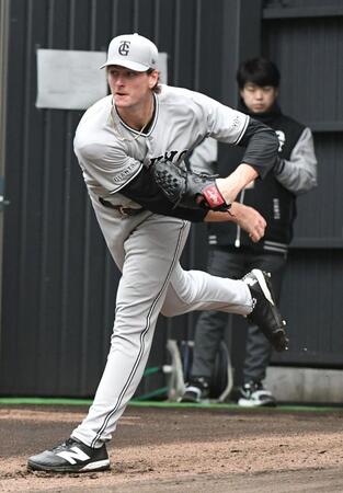 今キャンプで初めてブルペン入りしたウィットリー（撮影・佐藤厚）