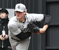 今キャンプで初めてブルペン入りしたウィットリー（撮影・佐藤厚）