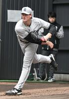 今キャンプで初めてブルペン入りしたウィットリー（撮影・佐藤厚）