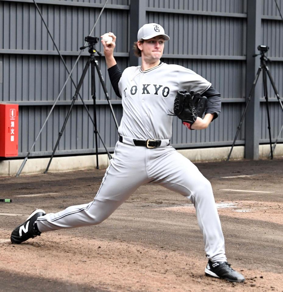 今キャンプで初めてブルペン入りしたウィットリー（撮影・佐藤厚）