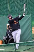 フリー打撃をするリチャード（撮影・佐藤厚）