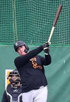 フリー打撃をするリチャード（撮影・佐藤厚）