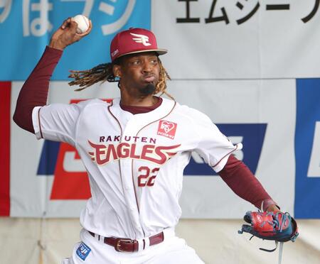 初ブルペンのウレーニャ（撮影・佐々木彰尚）