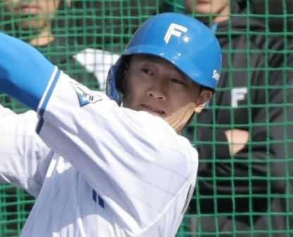 日本ハム　西川遥輝が死球受け球場騒然