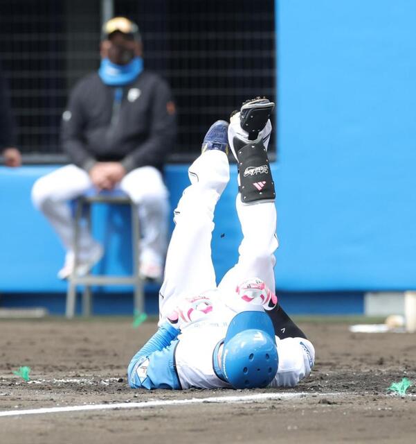 日本ハム　西川遥輝が死球受け球場騒然