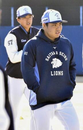 　左ふくらはぎ肉離れと診断された西武・平良。この日は別メニューで調整した