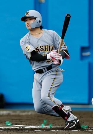 　日本ハムとの練習試合で安打を放つ阪神・浜田＝名護