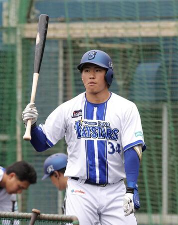 打撃練習する宮下