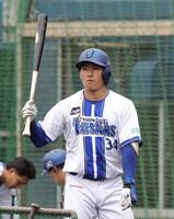 打撃練習する宮下