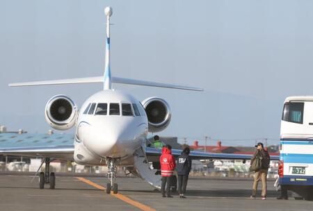 　チャーター機で宮崎入りしたダルビッシュ有（撮影・金田祐二）