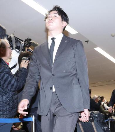 宮崎入りした種市（撮影・伊藤笙子）