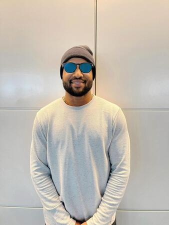 来日したサンタナ（球団提供）