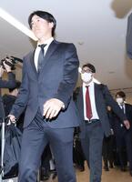 宮崎入りした北山（左）と藤平（撮影・伊藤笙子）